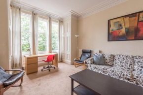 Beautiful 2 Bed 2 Bath Flat overlooking Meadows Park